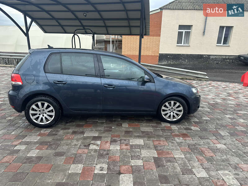 Хетчбек Volkswagen Golf 2010 в Великій Багачці