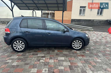 Хэтчбек Volkswagen Golf 2010 в 