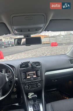 Хэтчбек Volkswagen Golf 2010 в 