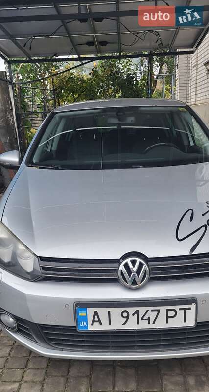 Хэтчбек Volkswagen Golf 2011 в 