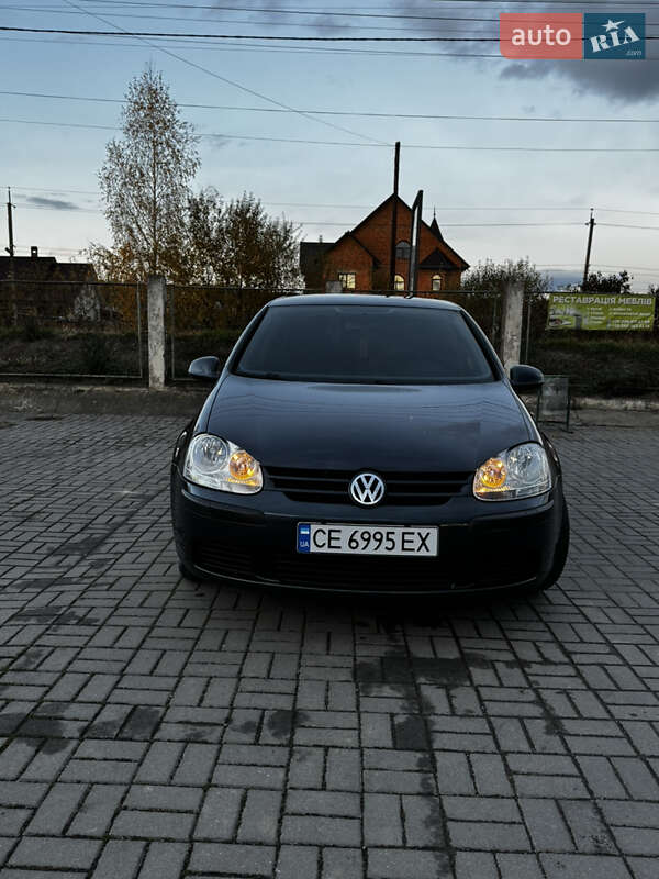 Хэтчбек Volkswagen Golf 2005 в Сторожинце