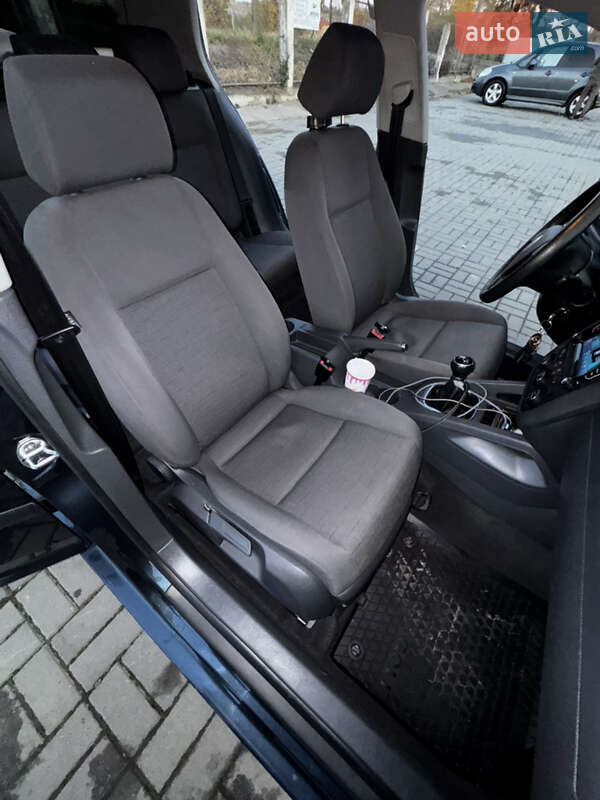 Хэтчбек Volkswagen Golf 2005 в Сторожинце