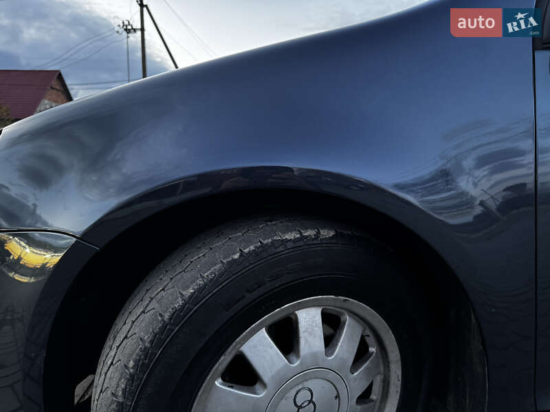 Хэтчбек Volkswagen Golf 2005 в Сторожинце