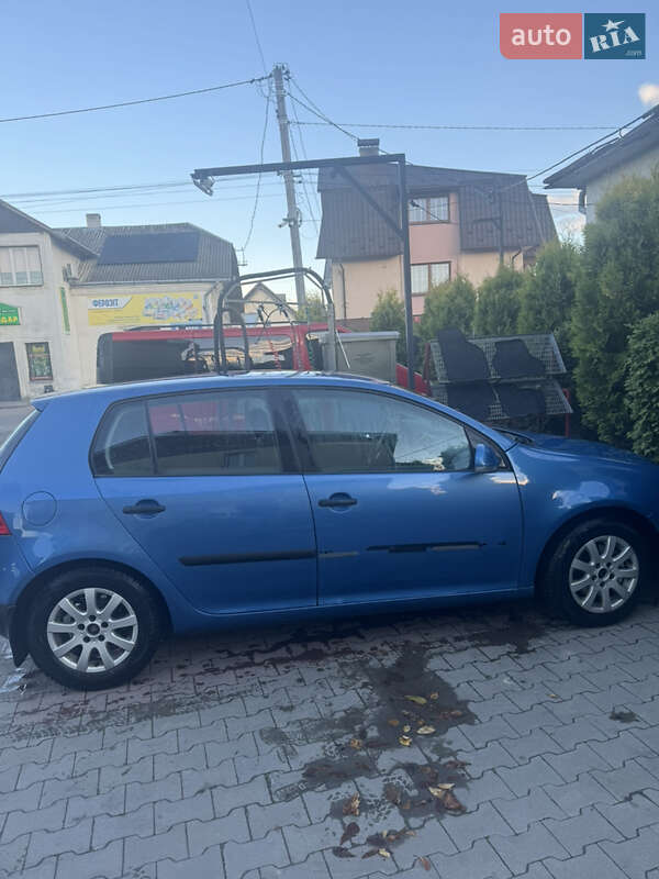 Хэтчбек Volkswagen Golf 2003 в Ивано-Франковске
