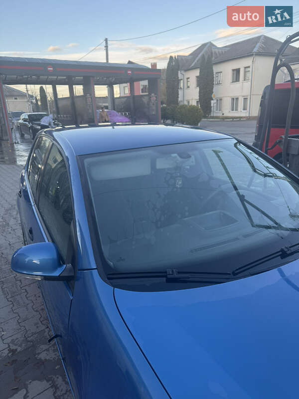 Хэтчбек Volkswagen Golf 2003 в Ивано-Франковске