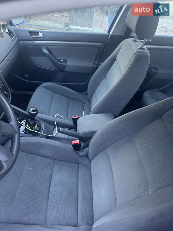 Хэтчбек Volkswagen Golf 2003 в Ивано-Франковске