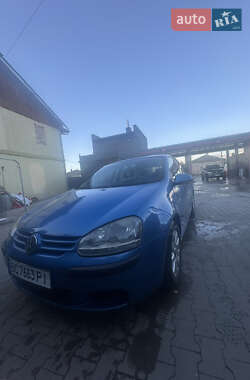 Хэтчбек Volkswagen Golf 2003 в Болехове Хэтчбек Volkswagen Golf 2003 в Болехове