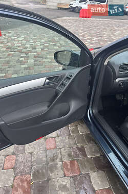 Хэтчбек Volkswagen Golf 2010 в 