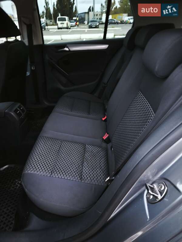 Хетчбек Volkswagen Golf 2010 в Києві