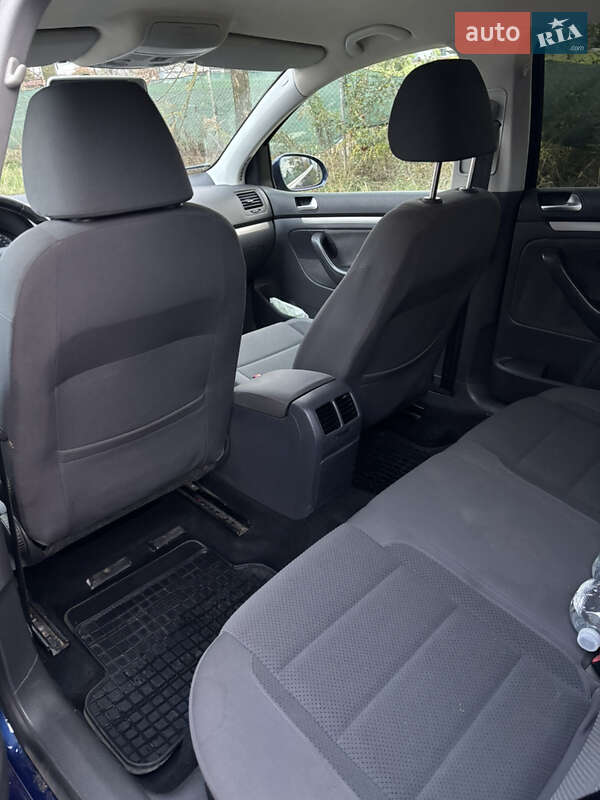 Хэтчбек Volkswagen Golf 2008 в Ужгороде