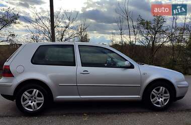 Хэтчбек Volkswagen Golf 2002 в  фото 6 Хэтчбек Volkswagen Golf 2002 в