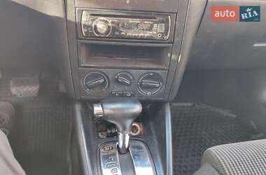 Хэтчбек Volkswagen Golf 2002 в  фото 15 Хэтчбек Volkswagen Golf 2002 в