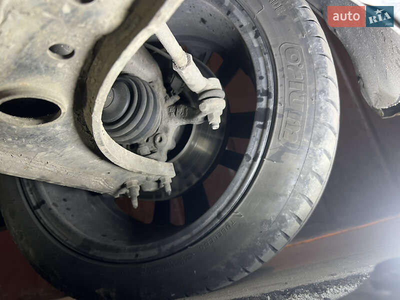 Хетчбек Volkswagen Golf 2004 в Дніпрі