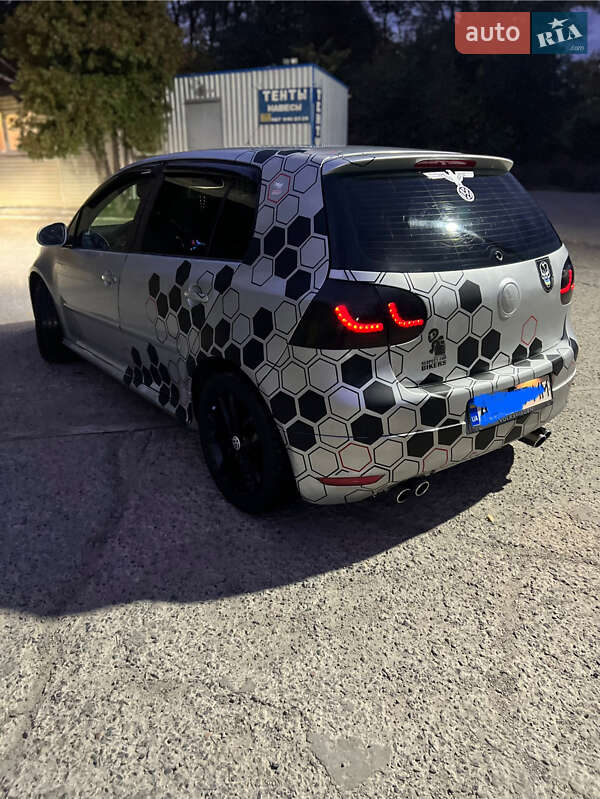 Хетчбек Volkswagen Golf 2004 в Дніпрі