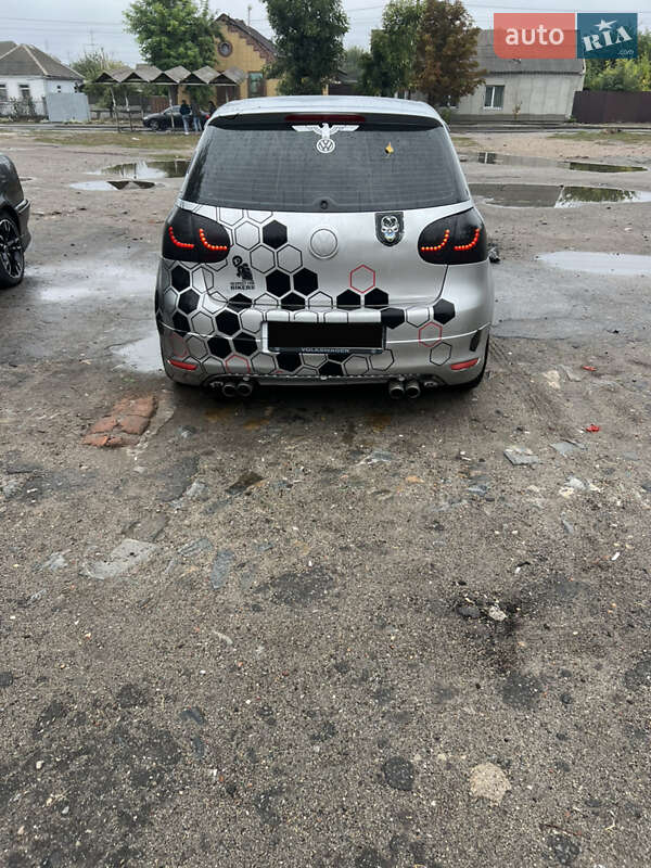 Хетчбек Volkswagen Golf 2004 в Дніпрі