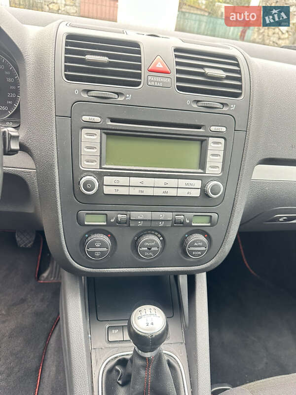 Хэтчбек Volkswagen Golf 2006 в Корсуне-Шевченковском