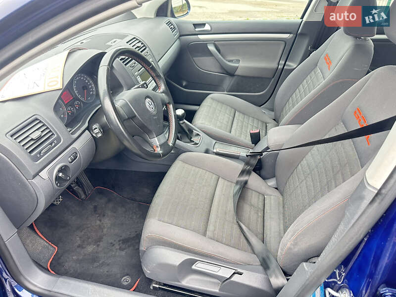 Хэтчбек Volkswagen Golf 2006 в Корсуне-Шевченковском