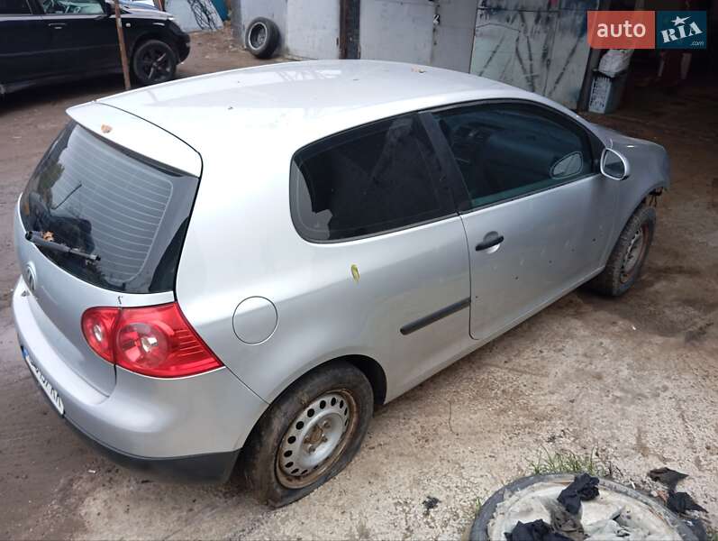 Хэтчбек Volkswagen Golf 2004 в Виннице