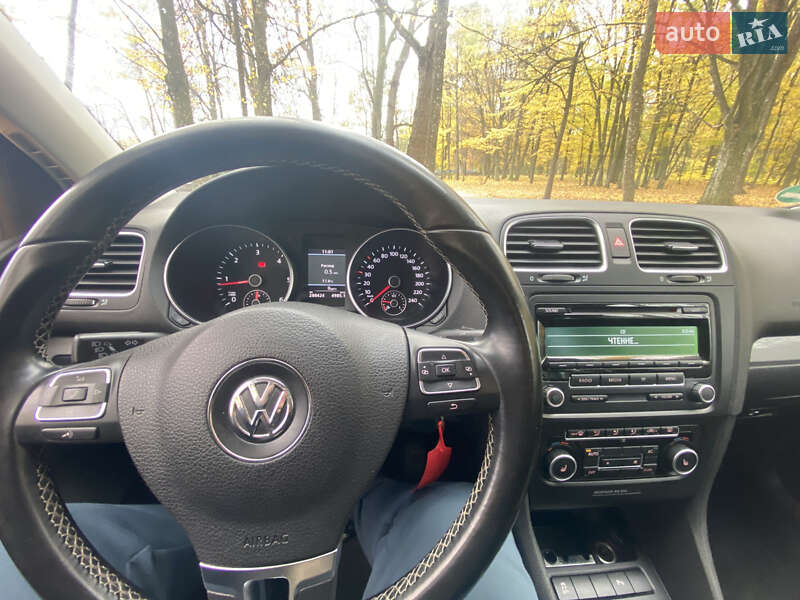 Хэтчбек Volkswagen Golf 2012 в Любешове
