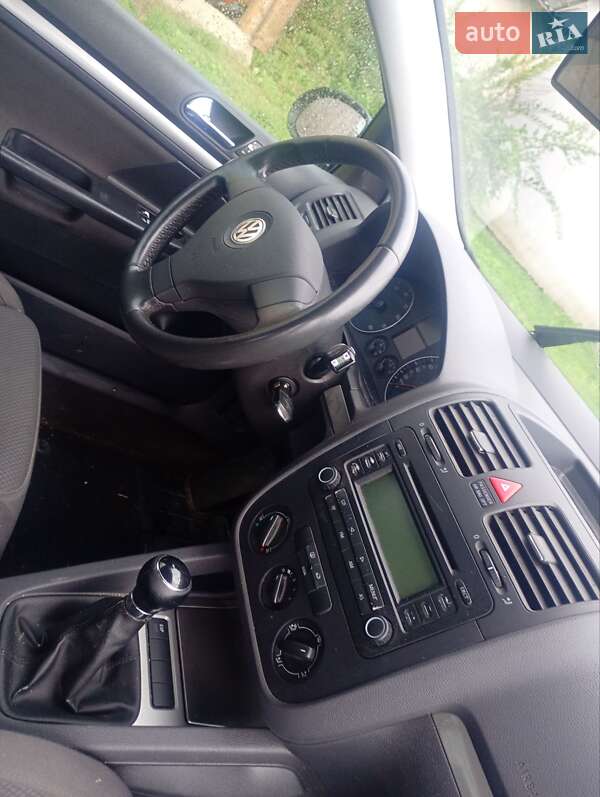 Хетчбек Volkswagen Golf 2004 в Яворові