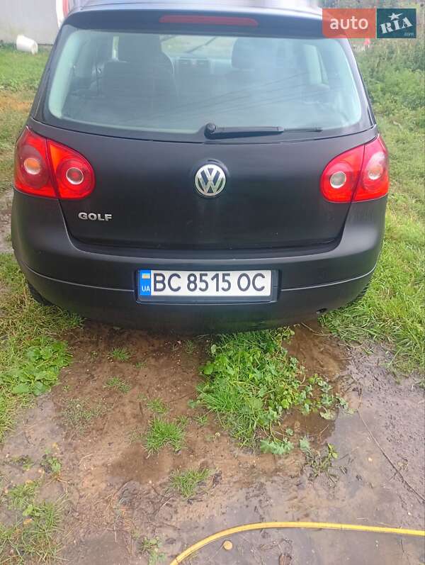 Хетчбек Volkswagen Golf 2004 в Яворові