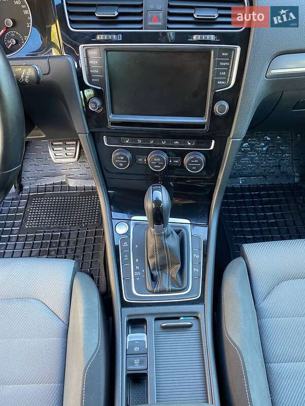 Универсал Volkswagen Golf 2016 в Киеве