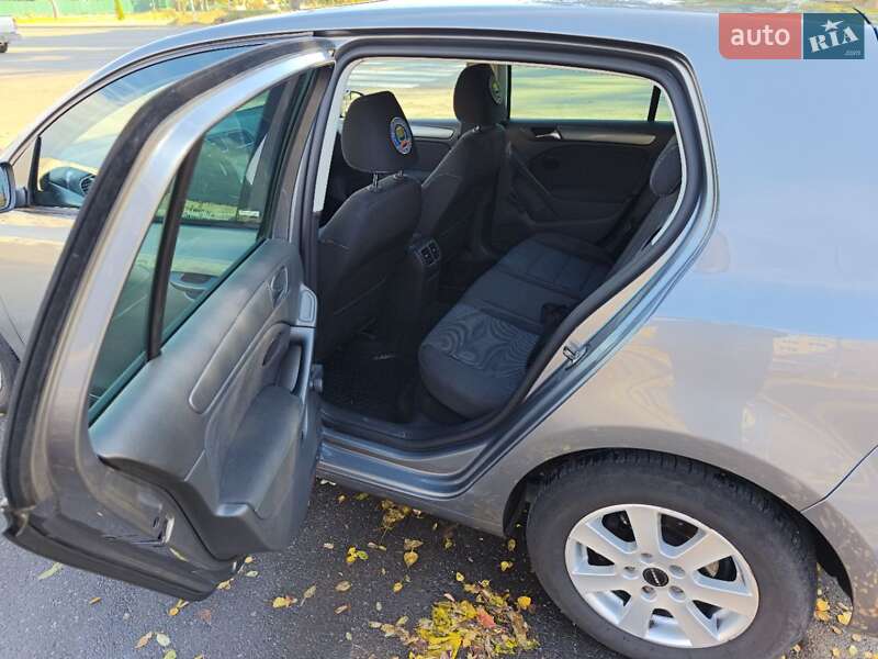 Хэтчбек Volkswagen Golf 2011 в Краматорске