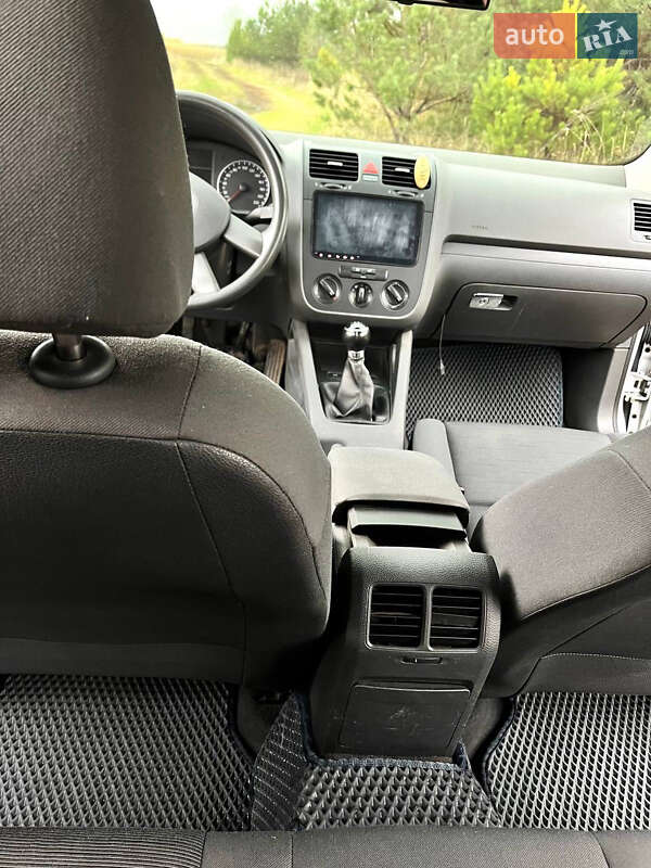 Хэтчбек Volkswagen Golf 2004 в Нежине