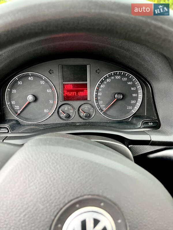 Хэтчбек Volkswagen Golf 2004 в Нежине