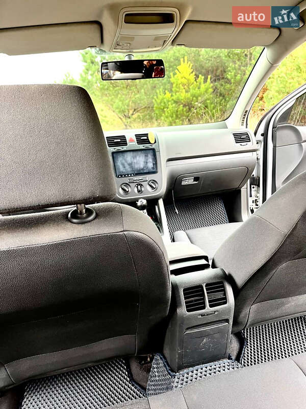 Хэтчбек Volkswagen Golf 2004 в Нежине