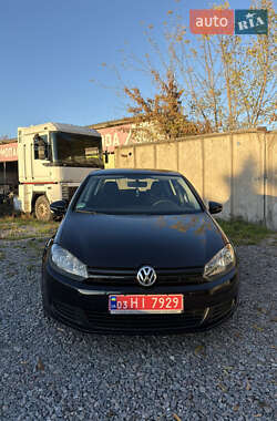 Хэтчбек Volkswagen Golf 2010 в 