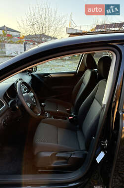 Хэтчбек Volkswagen Golf 2010 в 