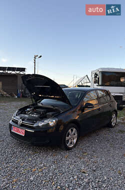 Хэтчбек Volkswagen Golf 2010 в 