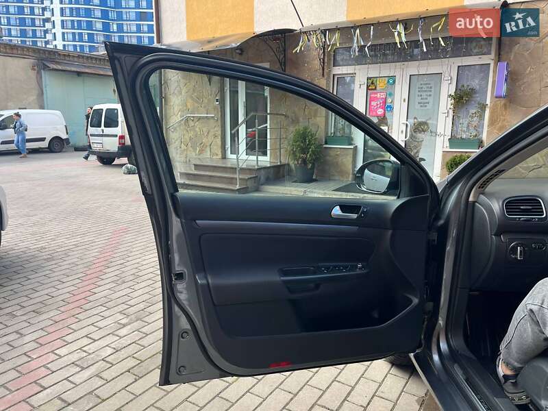 Універсал Volkswagen Golf 2012 в Львові