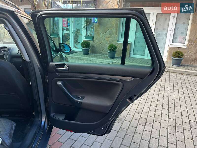 Універсал Volkswagen Golf 2012 в Львові