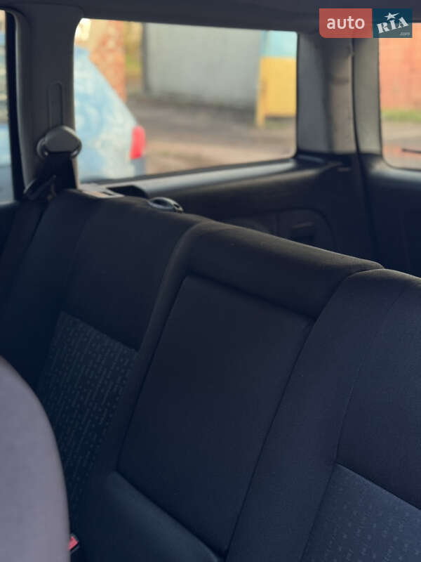 Універсал Volkswagen Golf 2001 в Чернігові