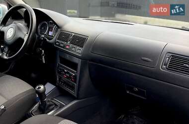 Универсал Volkswagen Golf 2004 в  фото 34 Универсал Volkswagen Golf 2004 в