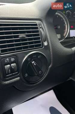 Универсал Volkswagen Golf 2004 в  фото 29 Универсал Volkswagen Golf 2004 в
