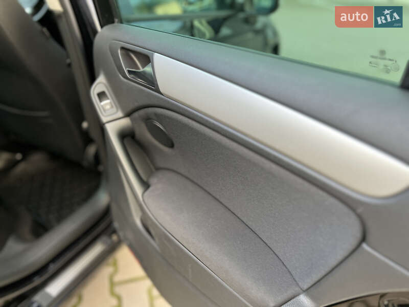 Хетчбек Volkswagen Golf 2009 в Івано-Франківську