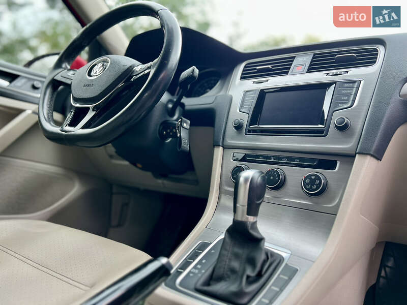 Універсал Volkswagen Golf 2015 в Львові