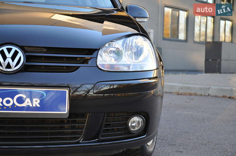 Хэтчбек Volkswagen Golf 2009 в Киеве