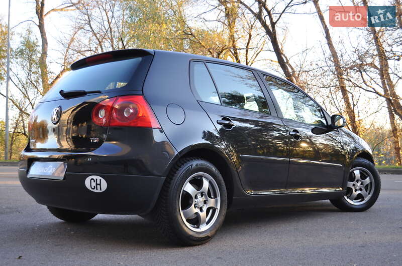 Хэтчбек Volkswagen Golf 2009 в Киеве