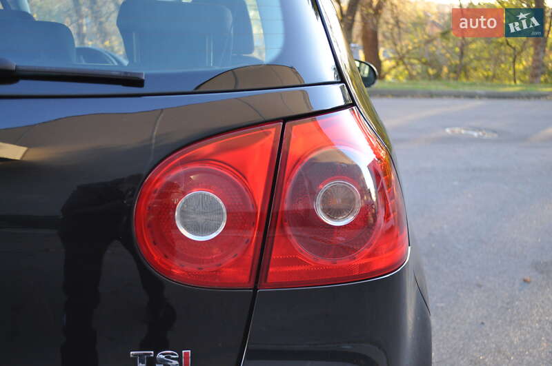 Хэтчбек Volkswagen Golf 2009 в Киеве