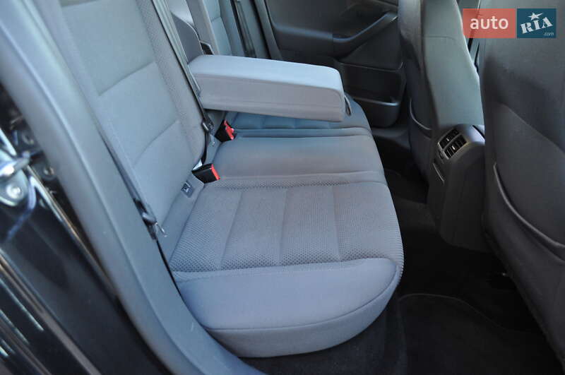 Хэтчбек Volkswagen Golf 2009 в Киеве