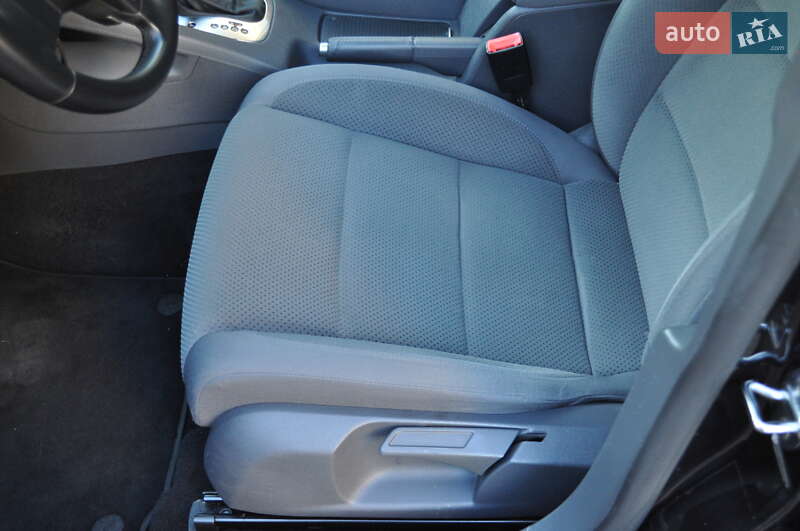 Хэтчбек Volkswagen Golf 2009 в Киеве