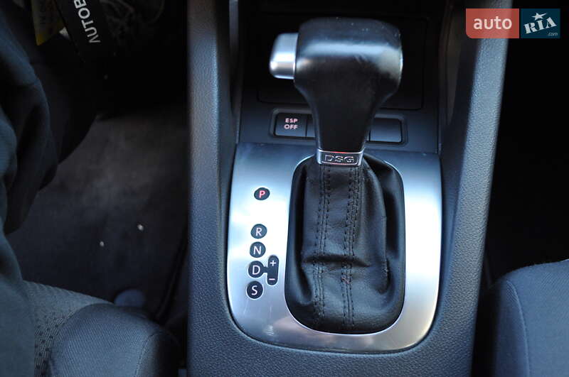 Хэтчбек Volkswagen Golf 2009 в Киеве