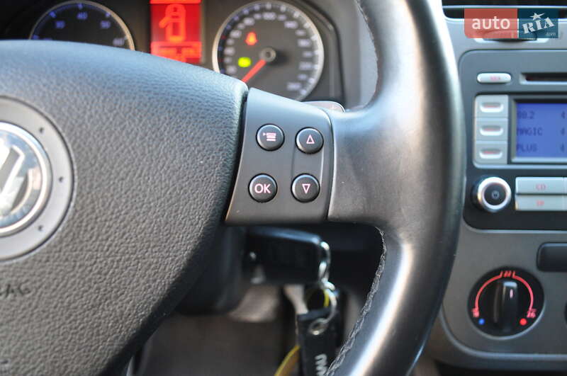 Хэтчбек Volkswagen Golf 2009 в Киеве