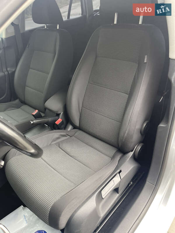 Універсал Volkswagen Golf 2010 в Луцьку