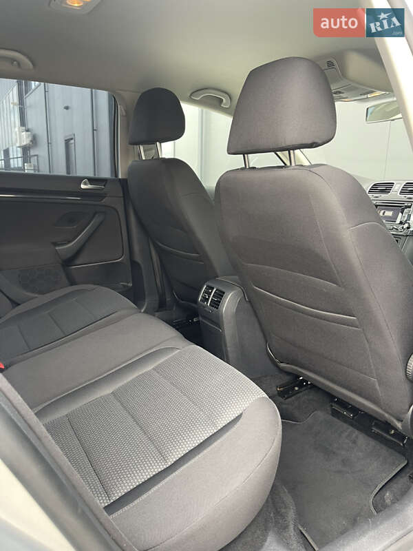 Універсал Volkswagen Golf 2010 в Луцьку