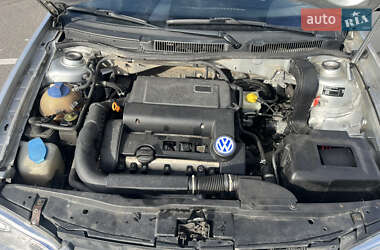 Хетчбек Volkswagen Golf 2002 в Рівному